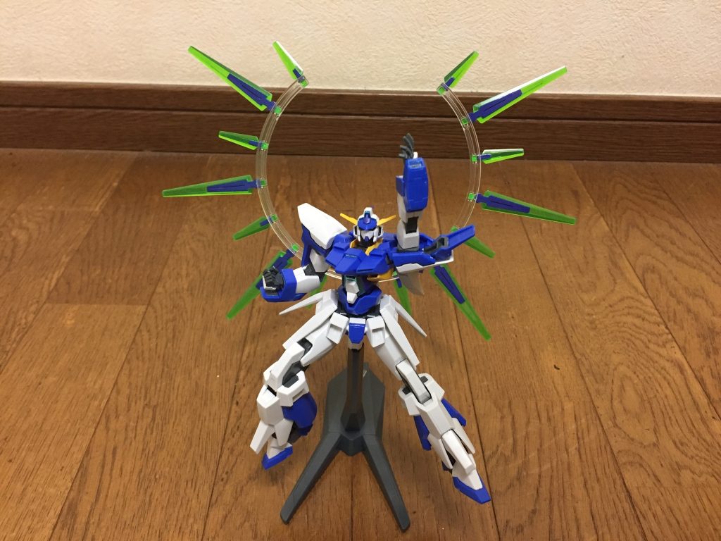 Cファンネルシグルブレイドやエネルギーの衝撃波を放つレベルタブレード等の技術を応用した緑色の刃を装備した無線式の実体誘導兵器。肩部・腰部サイドアーマー・バックパック下部に大型を6基、肩部・前腕・腰部フロントアーマー・バックパック上部に小型を8基、計14基を全身に装備しており、これを展開したオールレンジ攻撃によって、攻撃対象に突撃して切断する。攻撃以外にシールドとしても機能し、端末を複数基集めれば有効防御範囲をある程度拡大でき、その組み合わせは多数存在する。場合によっては相手を戦死させないような狙いどころまで正確に決めて射抜くことができる。さらに、腕に取り付けることで剣や盾の役割を持たせることも可能な他、機体周辺にビームバリアを展開させる端末としても機能し、ビームバリアを纏った状態での体当たりも強力な攻撃になる。斬れ味も強力で、PS装甲やナノラミネートアーマーすらも斬り刻むほど。シールドとしても高い防御力を誇り、核ミサイルやダインスレイヴの直撃にも刃こぼれしないほど。しかも、地球などの重力下でも使用可能。