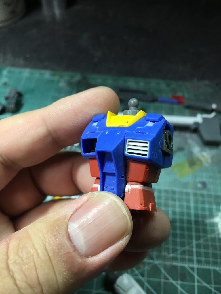 ダクトの裏はくり抜いてます。
腰はプラ棒で延長するとここでぶつかって止まり、結果腰が延長されます。