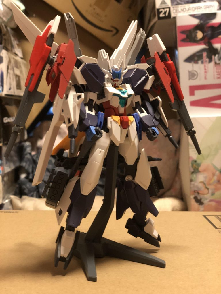 長物がやっぱり欲しいよね、さらにGNドライブもあった方がってことで、DXのツインサテライトキャノンだけでなく、両肩のダブルオーダイバーのGNドライブにAGE-2ダブルパレットのツインドッズキャノンを。GNツインサテライトキャノンのエネルギー源という設定になるし、さらにトランザムとかも使えるし・・・ということで際限なく盛る方向に猛進してしまい、一度リセット。