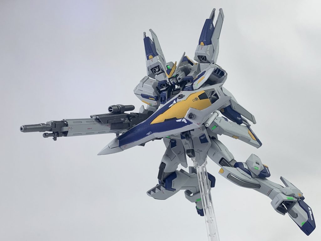 ロングビームライフル
ウィンドストライカーと共に開発された大型射撃兵装。ウィンドストライカーによって得られる高機動力と本装備の火力による一撃離脱戦法を想定し開発されている