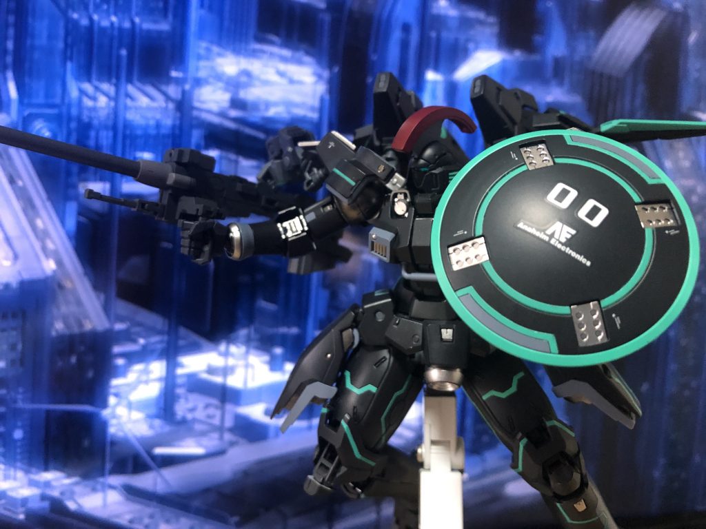 私の中で一番の見所と思ったのが盾だったのでかなり時間をかけました。デカールがアナハイムのものしかなかったので妥協してしまいました。