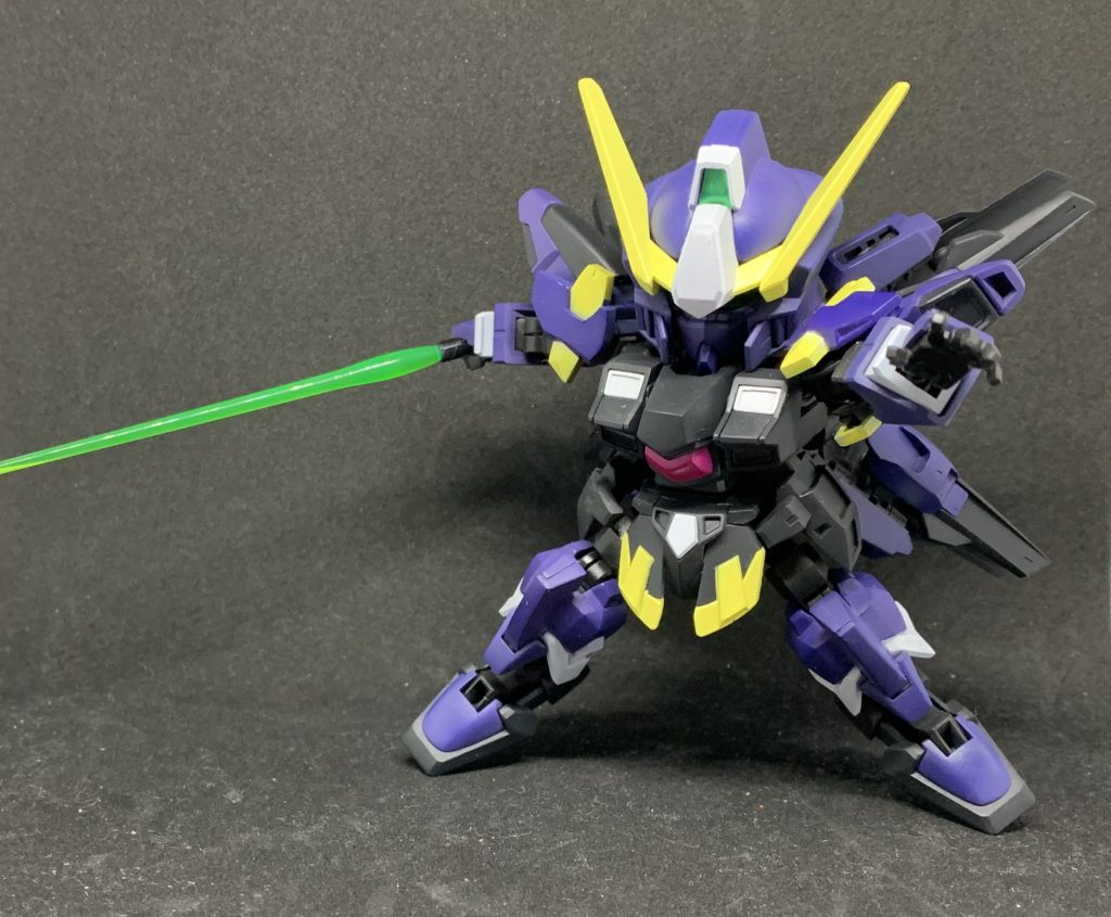 サーベルは記憶を頼りにジャンクからグリーン刀身引っ張ってきたけどピンクだったオチ