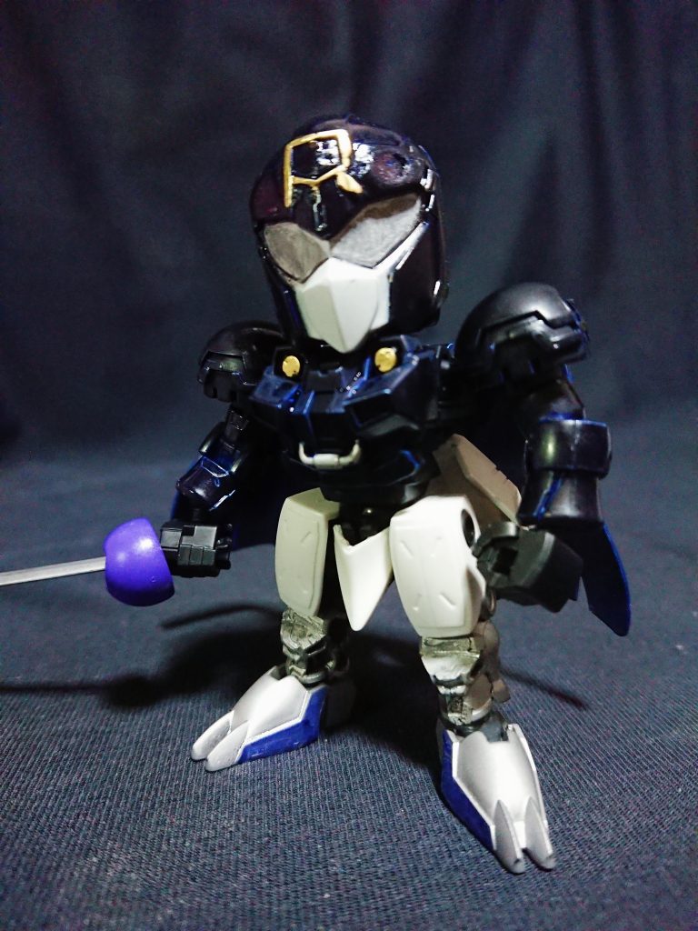 前回の[最終皇帝](https://gumpla.jp/sd/502289)に続き、ロマサガ3からロビンです。
ヤーマスの町を守る正義の味方です。
小林絵をベースにしました。(Rの文字はゲーム内カラーの金)
にせロビン(トラックス)も制作予定です。