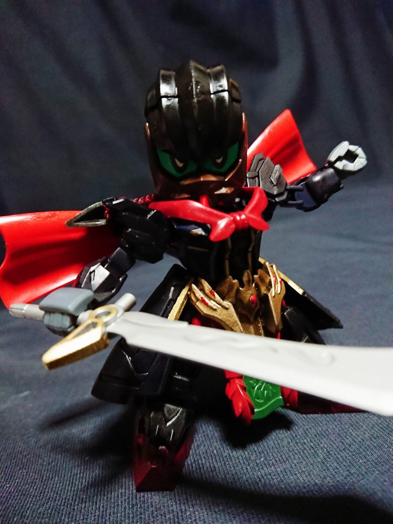 ベースキットは荀彧ストライクノワールです。
頭髪は形状都合で額部分は出せませんでしたが、剣聖頑駄無の軽装時頭部に編紐で再現しました。(先端は貂蝉キュベレイの頭髪先)
マフラーは轟大帝孫権のパーツを3mm棒で接続。
服は黒サフ下地のダークブルーですが、グレーサフでもよかったかもしれません。