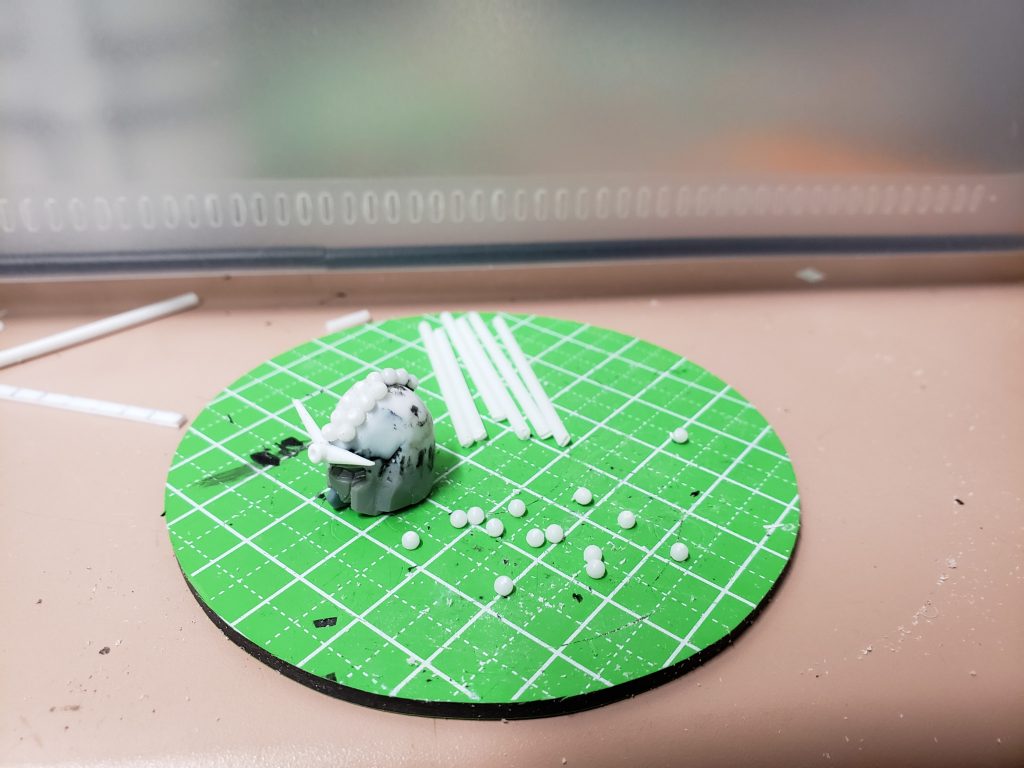 2mmのプロ棒を丸く削りだしたのをひたすらペタペタ……修行でした(泣)