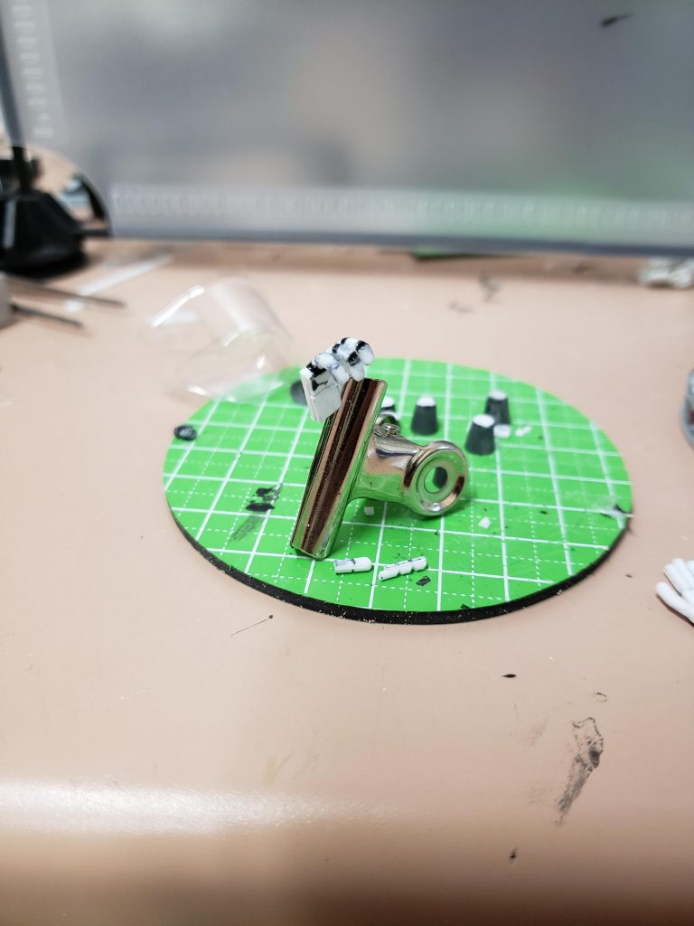 ハンドパーツもスクラッチしました。
握り手と拝み手を左右