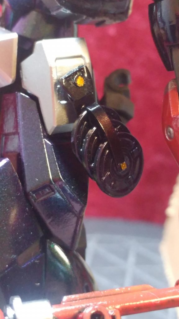 「ディスクアニマル」は、HGケンプファーのチェーンマインの裏のパーツで再現。