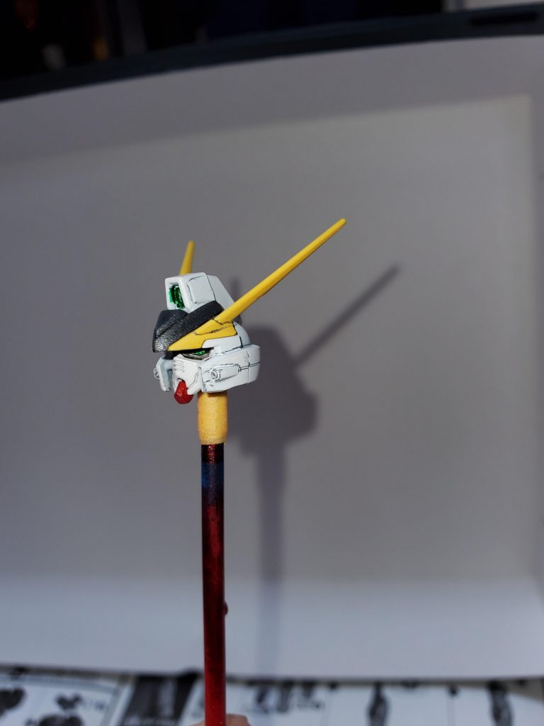 顔は他の機体作る様に用意してたHi-νブレイブの顔を使用。
もうちょっと顎引っ込めた方が良かったかなぁと思いつつ結構気に入ってたり。