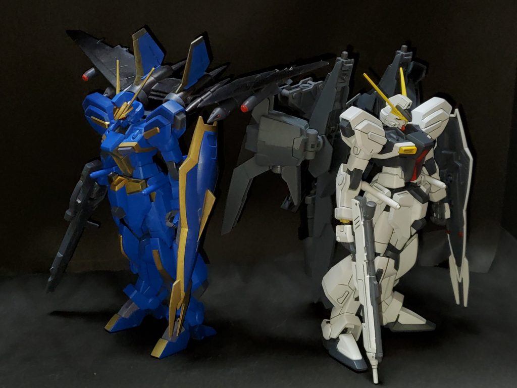 以前作ったファルゲ...ゲフンゲフン...!ウィンダムと。
隊長機と主人公機感出た気がする。