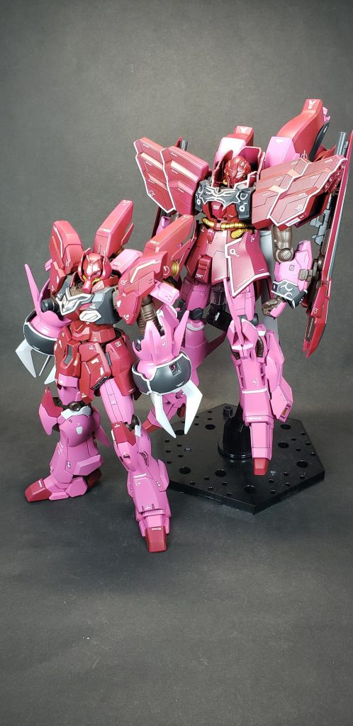 余剰パーツで制作された『シナンジュ・ズール』とツーショット🎵