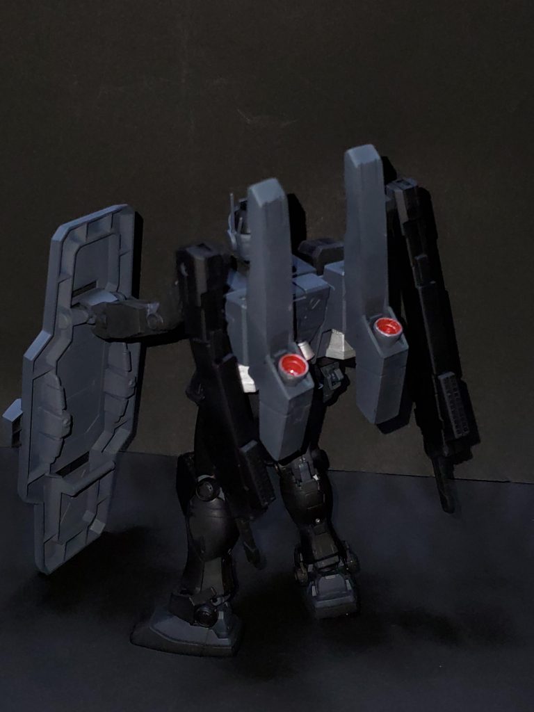 バーニアは元のバックパック横に3mm穴が空いてるのでコトブキヤのプロペラントタンク(角)にウィンダム作ったときに使ったライトニングパックMK-2の余りバーニアをくっ付けました。