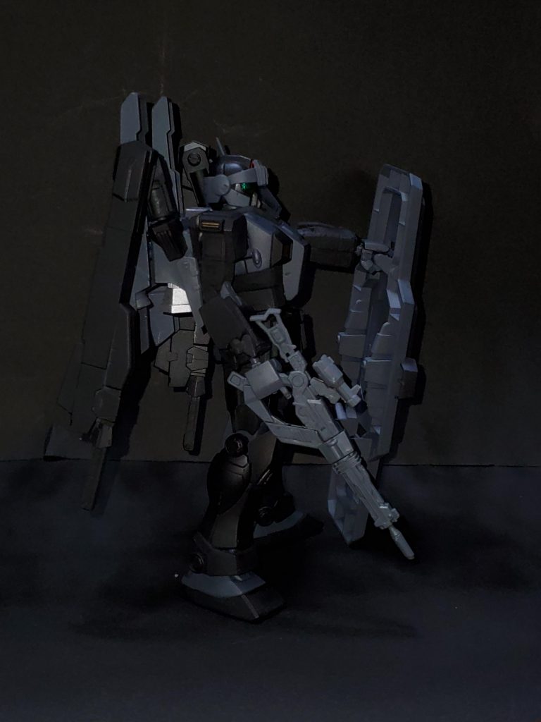 プロペラントタンクはサーベルラックも兼ねています。