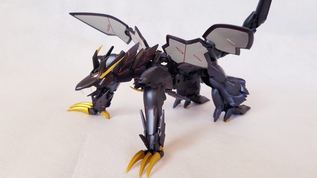 ドラゴンアーマー フロントショットです。
今回のアーマーも自我を持ち独自で攻撃をしますが性格は非常に狂暴という設定です!