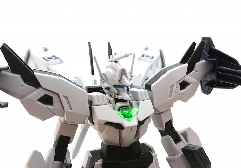 頭部はHGキュリオスをベースにジャンクパーツの追加などで製作しました
ジョシュアグリント風味なのは私の技術不足です…