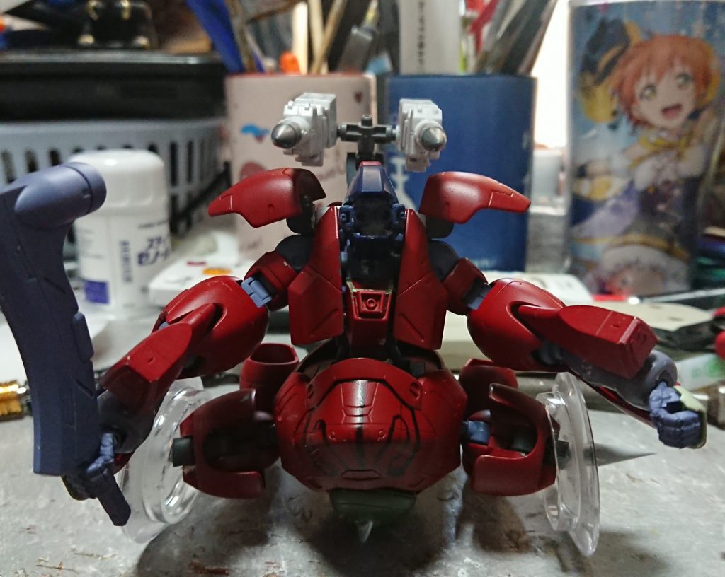 変形時の頭部が一番苦労しました。
可動軸を作りジャンクパーツを貼り付けて形にしてあります。