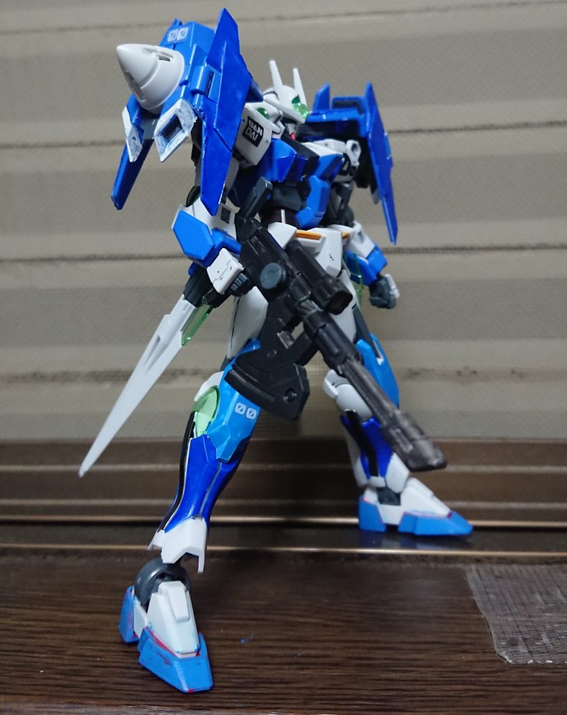 【GNビームライフル】
ガンプラバトルアームアームズのアックスを改造したビーム兵器。GNコンデンサーは30MMの部品を使用して再現。