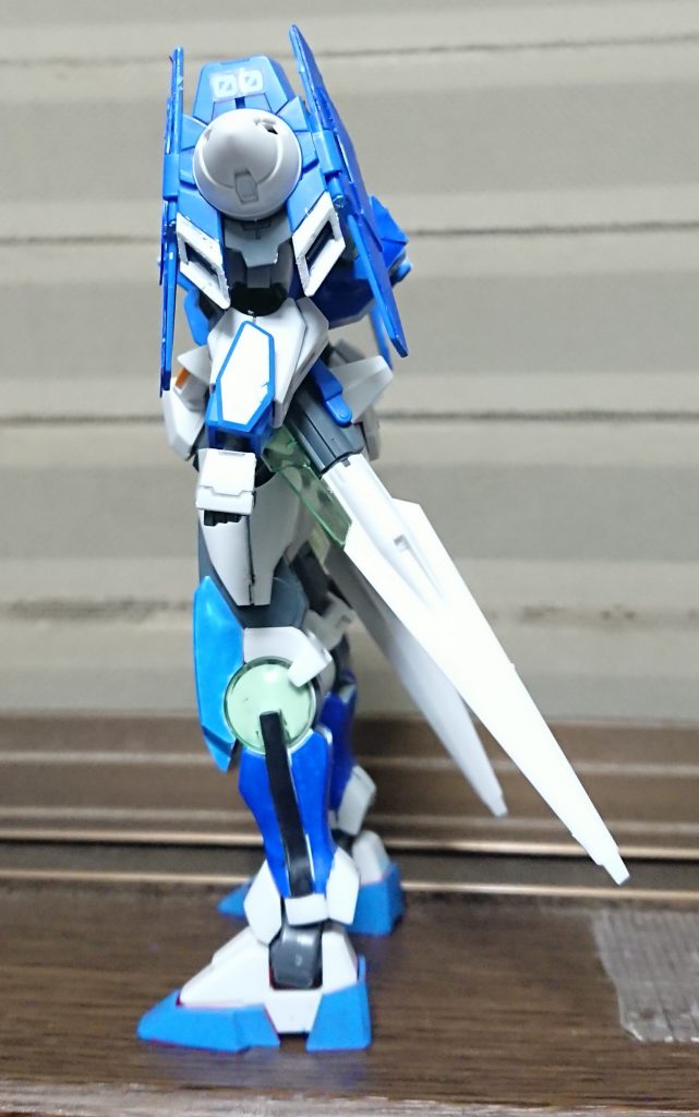 【機体全般】
赤色が無くなったことで、青系のカラーリングが強調されている。また、マーキングシールは30MM付属のものを使用している。IVEマーキングは限られたものだけで再現したので苦労しました。