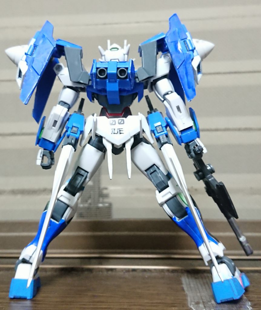 パイロットは重度のIVEマニアで、ガノタであるため、IVEとバンダイマークのマーキングを機体に施している。