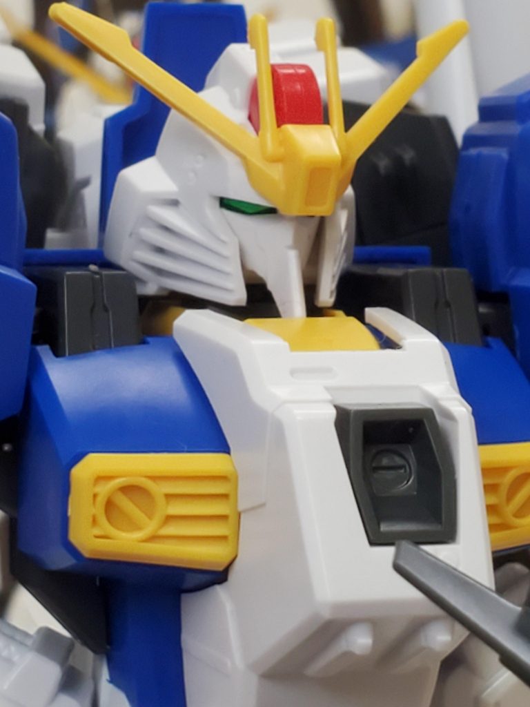 お顔アップ！
んーイケメン！この角度ええb
たせだA.L.I.C.Eシステムが発動した赤目のシールはないので残念。