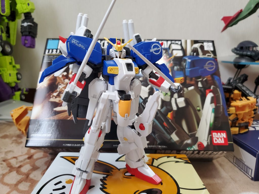 サーベル二刀流
古いキットなので塗装が必要ですね