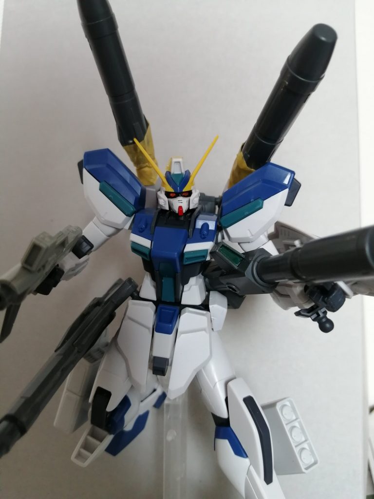 模索中の1枚。もっと火砲を持たせてもいいのかな…と思いつつ「いやいや量産機としてのバランスは残そう?」と思いとどまる。背中から2砲塔、腰に2砲塔はちょっとなぁ…という。