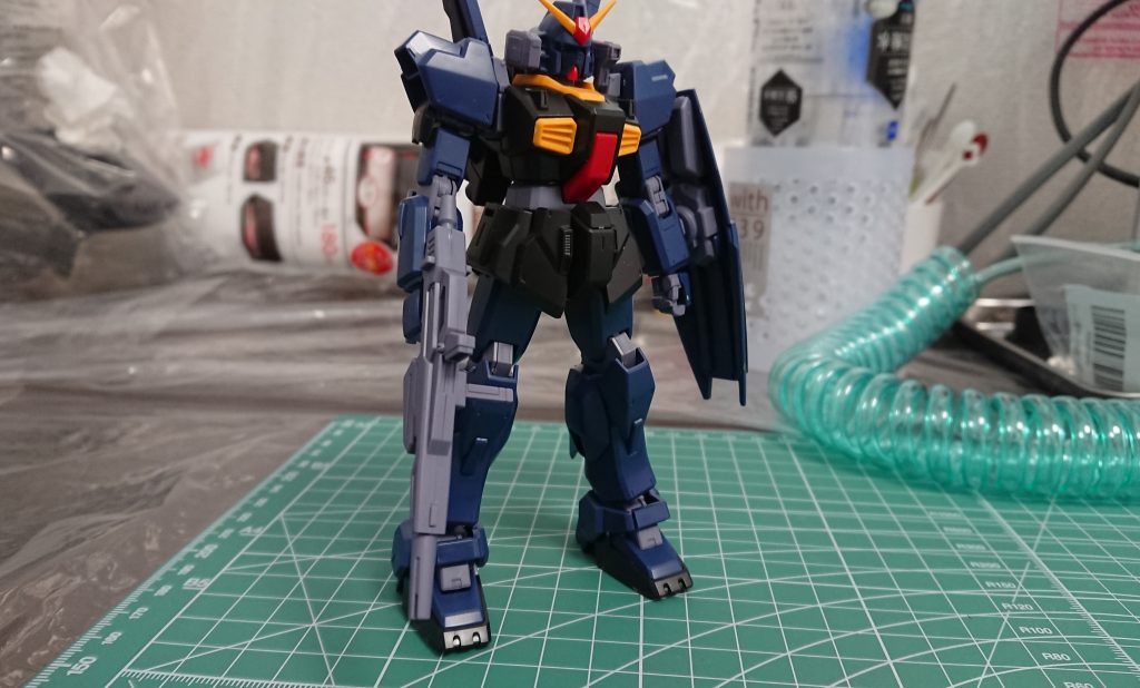 仮組。
アンテナのフラッグ落とし&若干のシャープ化と上記段落ちモールド加工、あとはMSハンド01の連邦系の手首パーツ使用くらいしかしてません。