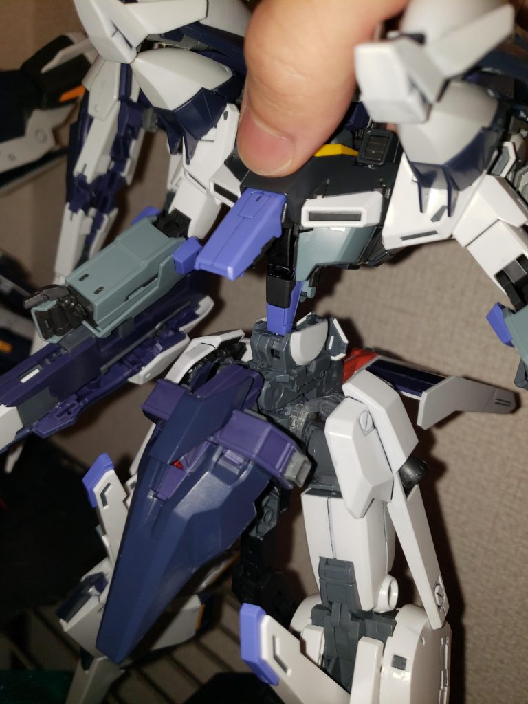 MG FAZZのままだとハイゼンスレイⅡぽくないのでコア・ファイターのバーニア部分を取り外しました〜