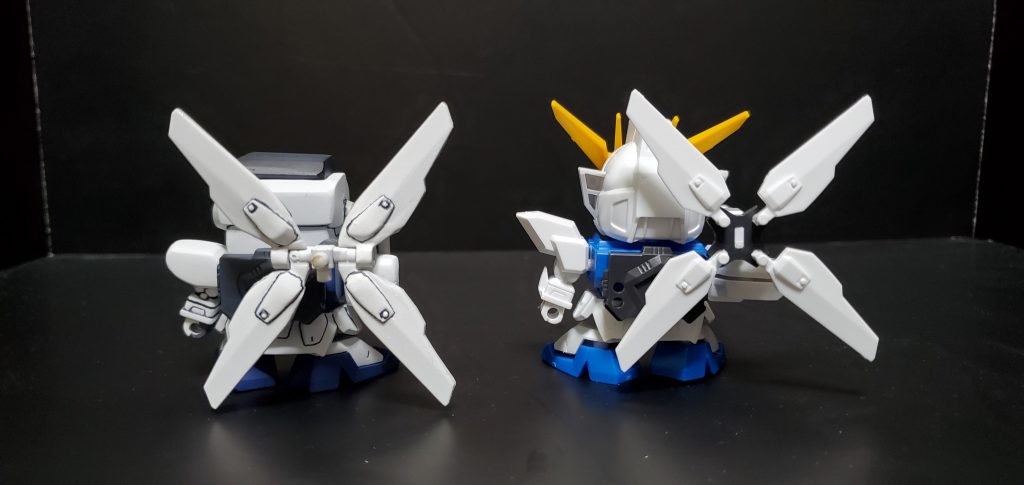 もとキットと比較。シルエットが似てはいますが、だいぶいじくっています。