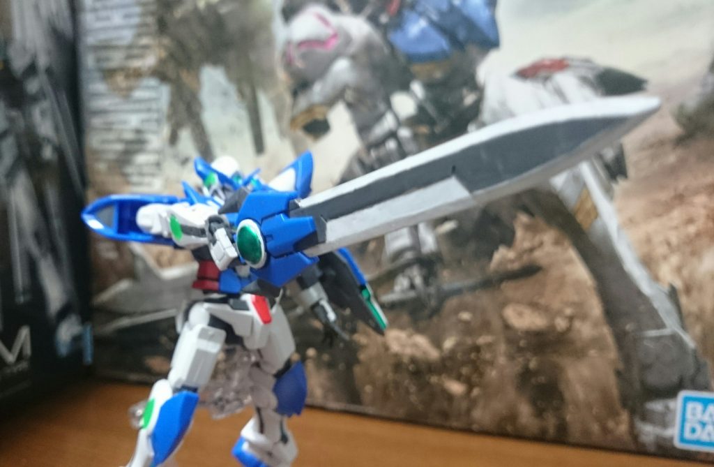 ・アメイジングGNブレイド
MGのものを参考に白を増やしつつ塗装っス。どうにも実体剣の刃の部分はシルバーよりホワイトの方が好きなようだ。
ちなみに鍔?から生えてるトゲの影響で角度付きのハンドパーツでしか保持出来ないっス