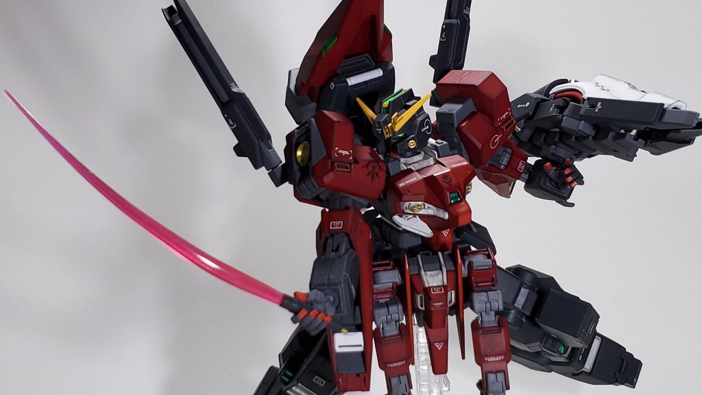 本キットにはランナーの都合上でヘイズル系統のパーツが余剰パーツとして入っているためビームサーベル用の持ち手も付属します。