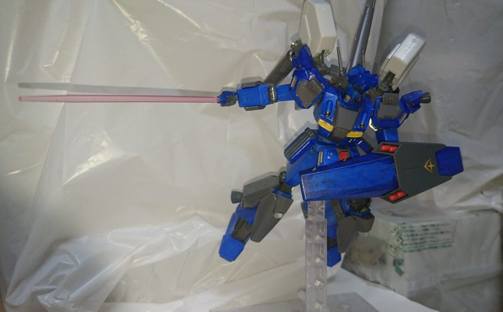 ガンダムUCの1話目のビームサーベル抜刀シーンっぽく。
あのシーンのスタークジェガンはカッコよすぎるわ。