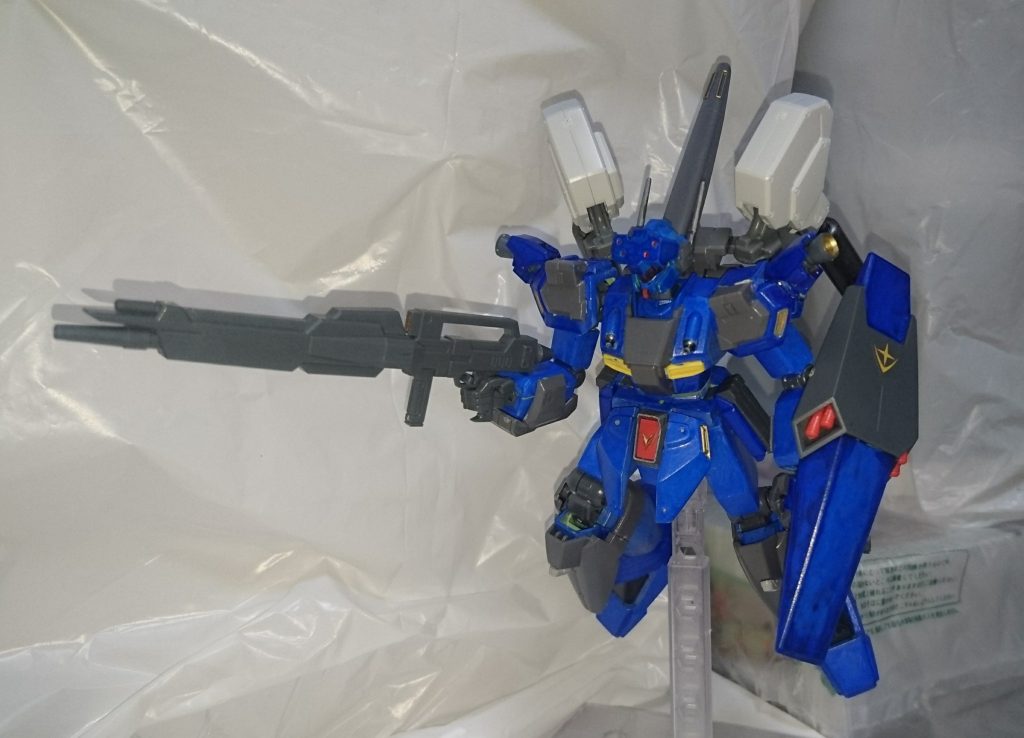 メガビームライフル
高出力のビームを撃つことができるが、出力調整をすることにより、連射も可能。