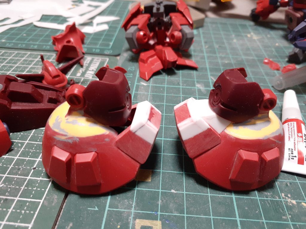 段差をパテでそれっぽく繋いで
すねはプラ板で調整しました