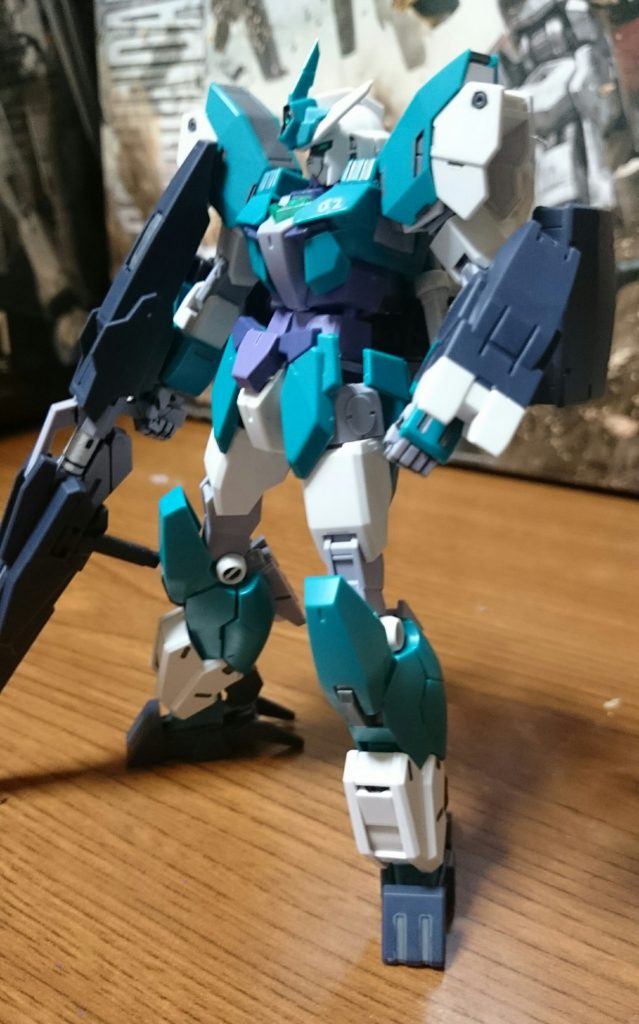 ・ヴィートルーガンダム
こちらのカラーリングはまぁ、当然ながらめちゃ見慣れてるっスね。
本アーマーのキャノンユニットは本編1期でつくられたもので、その影響かミサイルユニットもなく、固定武装とビッグビームバズーカのみとなってるっス。