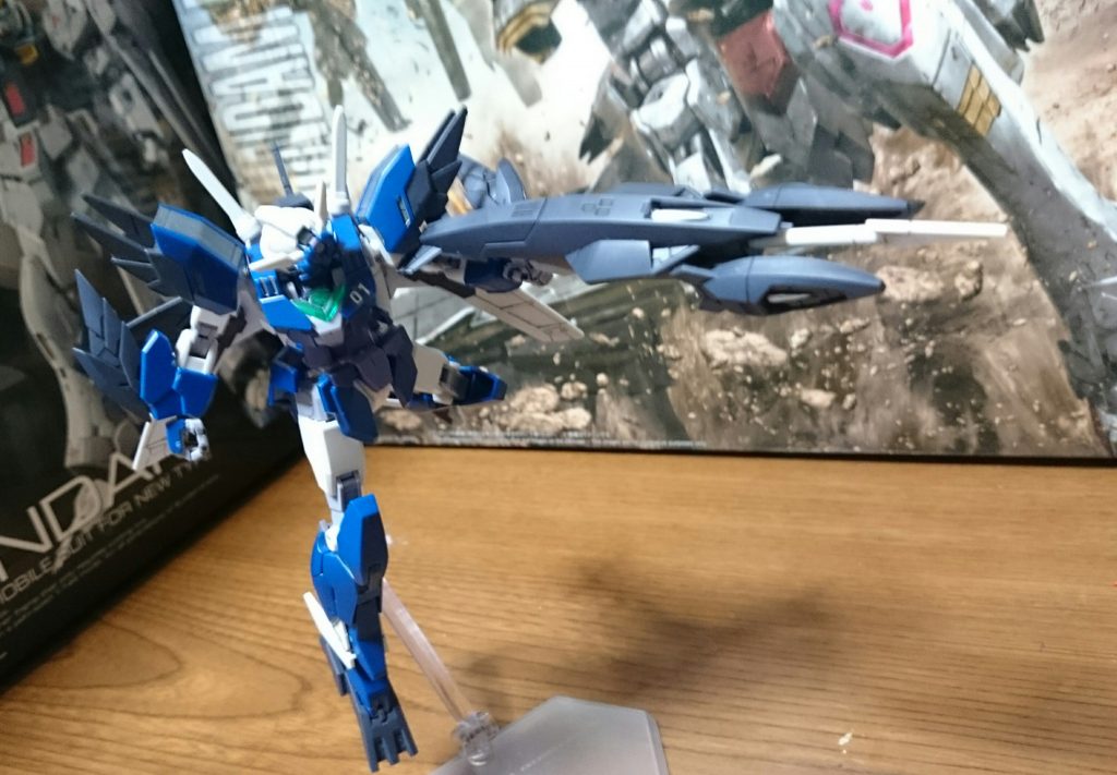 劇中では海中のミッションに参加してたっス。救出ミッションだったのか、通信画面の向こう側にいたコーラサワーに感謝されてたようっス。
またウォーターニードルガンはライトを照らすこともできたようっス