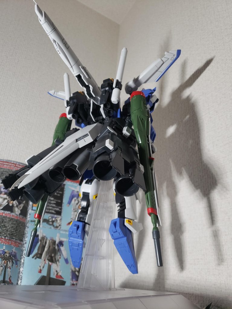 後ろは煽りで〜大型バーニア6機とSガンダムのバックパック装備です！