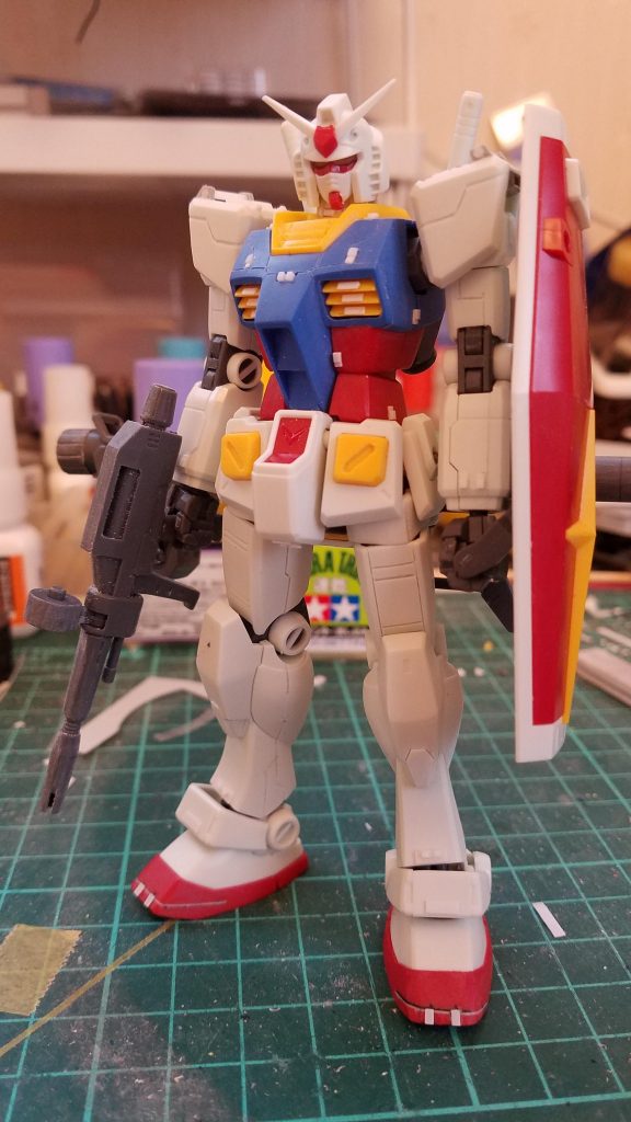 今回のスジ彫りは各部分がしっかりと別れているイメージにしたかったので主に0.2で彫りました。