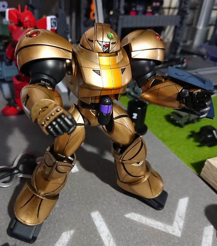 ハンドパーツはコトブキヤをポン付けです。塗装は新水性ホビーカラーエイクエスのゴールドを使用しました。