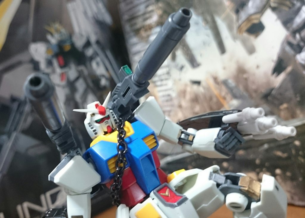 ・2連ビームキャノン

バックパックの上に取り付けられた巨大なバックパックパーツに装備されてるビームキャノンっス。このバックパックパーツを取り付けると、ビームサーベルは取り付け不可になるっス