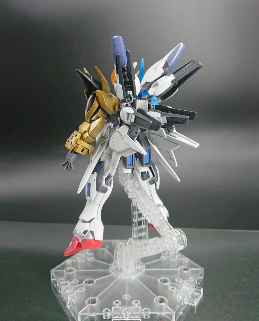 ミノフスキードライブをイメージしたバックパックは、SDCSシスクードとV2アサルトバスターを使ってます。