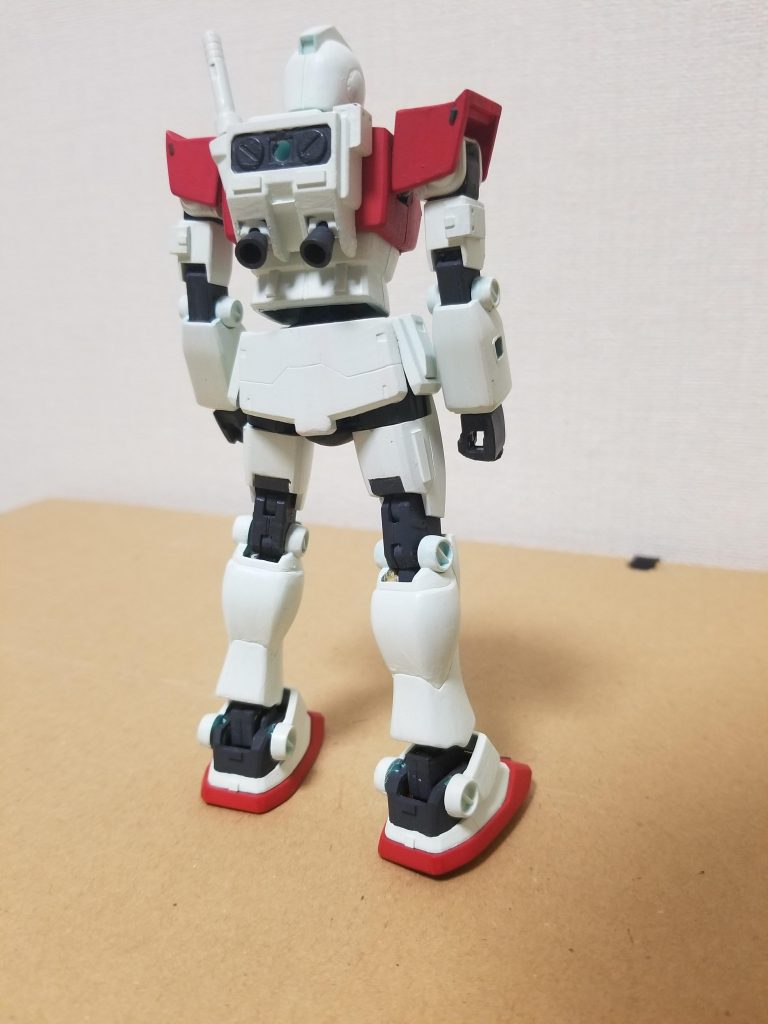 背部
バックパックのスラスターをボールジョイントを使い、表情をつけられるようにしました