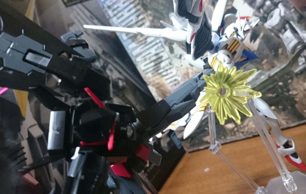 (そうだ、オレたちはバカなことをしている)
(オレたちはみんな餓鬼だ。授業をサボって、ハイスクールの裏庭でケバブをかじっていたあの頃と変わらない、餓鬼なんだ)