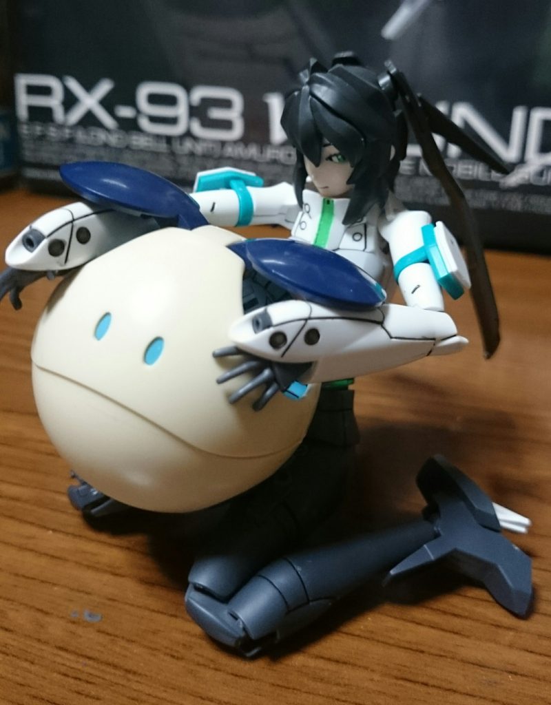 抱きしめっ

流石に蓋を開かないと抱き締められない…というか蓋を腕に引っかけてるだけ…