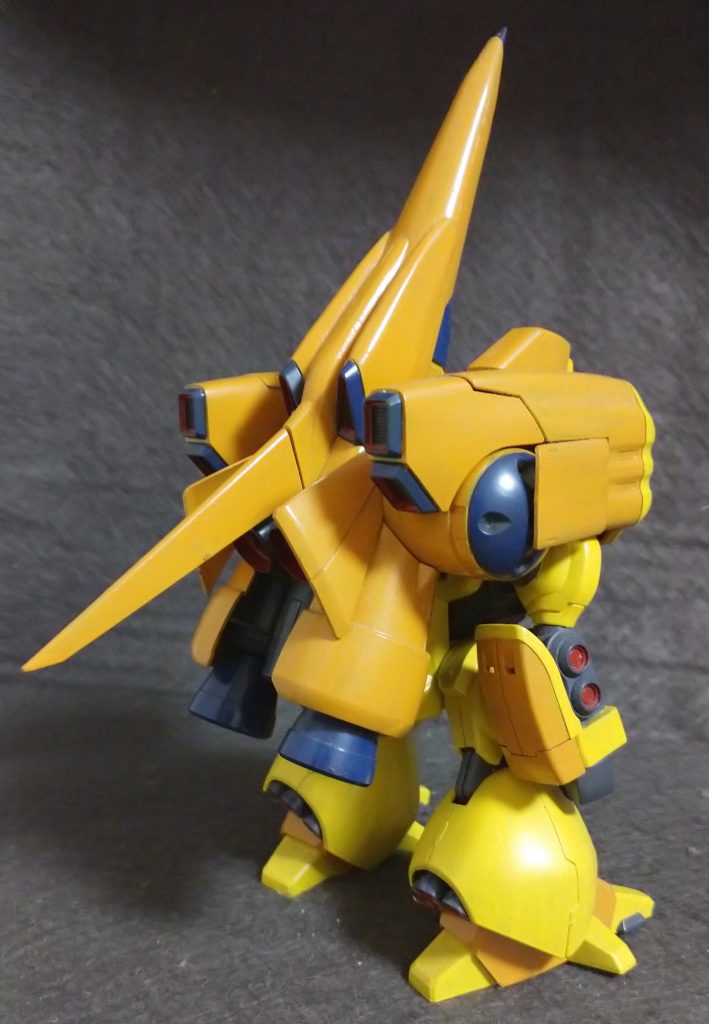 バックショット
たまたま､旧キットのズサを買ってあったので､参考にしました
直塗りの筆塗装だから､塗料が足りなくなるハプニングも💦