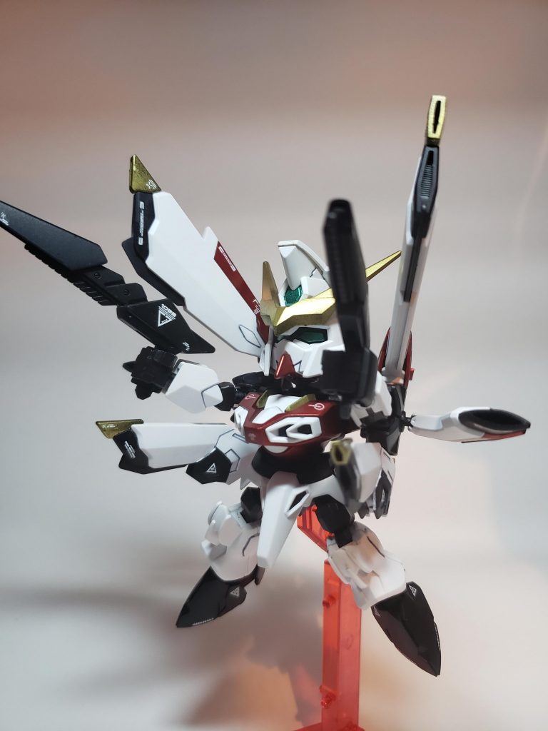 ビームライフルとビームキャノンで一斉射撃
ゲームでも威力が高いのでビームキャノンをよくぶっぱなしていました。
某スーパーコーディネーターさんが乗って叫んでそうなポーズですね。