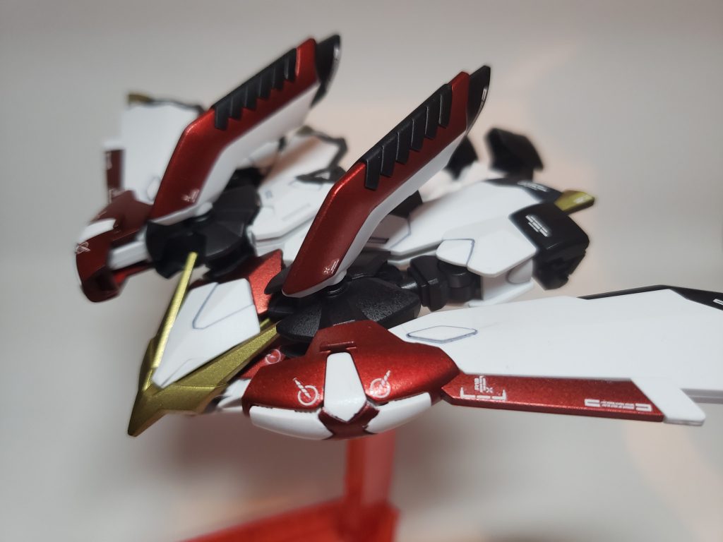 飛行形態に変形
専用パーツに各部を取り付けて再現します。
まさに不死鳥といったフォルムがたまりません