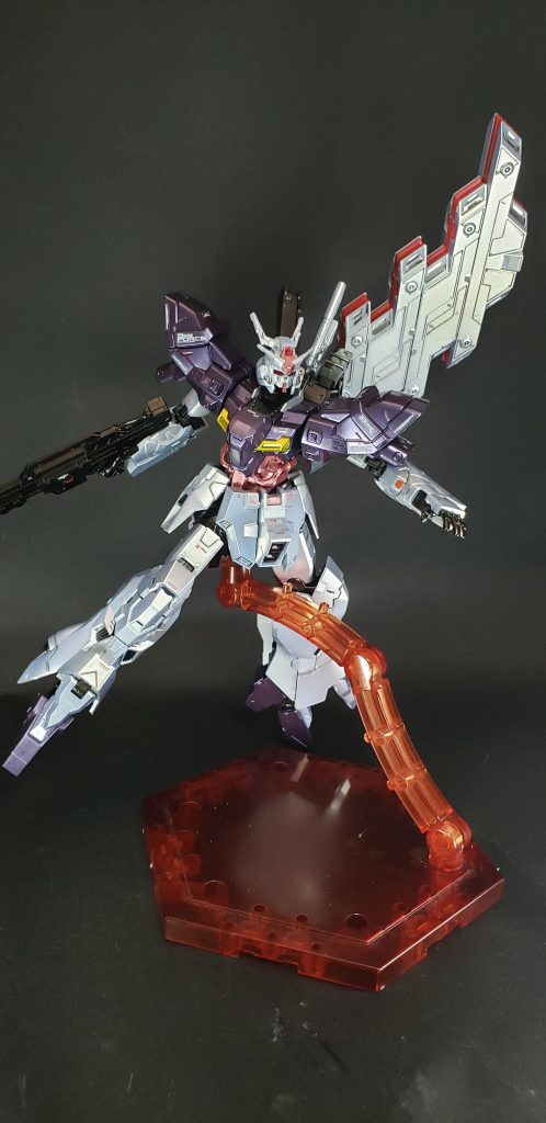 身分を隠してユッタに接触したクランゲル隊の上官「リュース・クランゲル」が、「ムーン・ムーンで生まれ、ムーン・ムーンの民であるユッタが動かすガンダム」という意味を込めて「ムーンガンダム」と命名する[35]。このとき機体名称と型式番号も正式に変更された[36]。