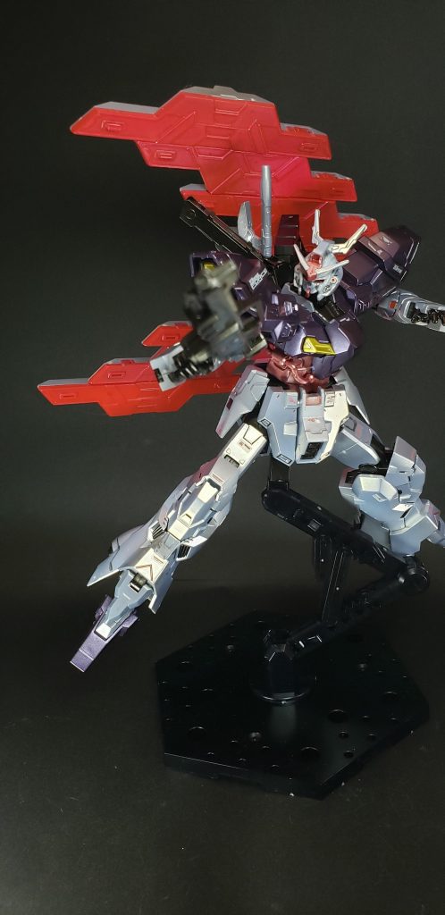 ネオ・ジオン軍過激派シュランゲ隊の襲撃で身動きが取れなくなったアゴスに代わり、ムーン・ムーンに住む少年「ユッタ・カーシム」が搭乗する。