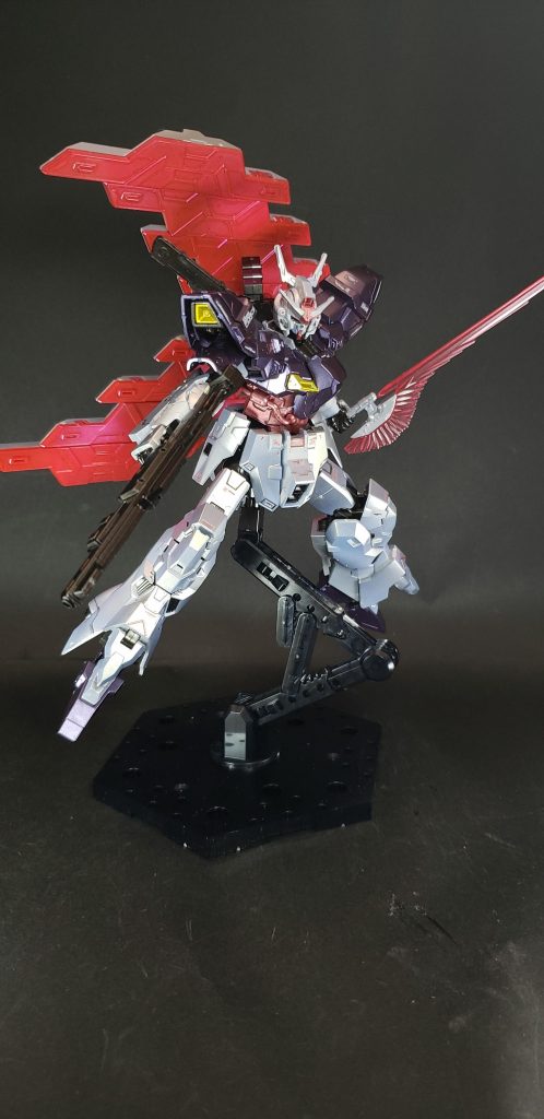 当初の機体色はそれぞれの改修前と同じとなっており、設定資料などでは「バルギル（ガンダムヘッド＆サイコ・プレート搭載型）」と呼称されるが[33]、その後地球連邦軍への心理的効果を意図したリュースの意向により、第23話でガンダムを想起させる赤白青のトリコロールへと塗り替えられている[注 6]。当初はゲム・カモフのような運用が想定されており[36]、第24話では所属を偽るために利用された。