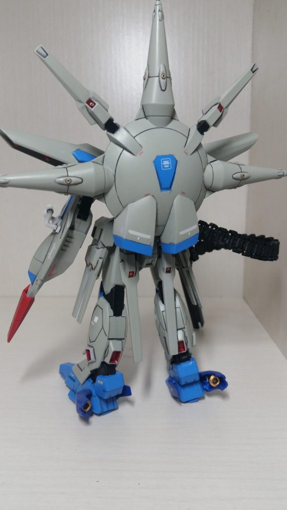 シールドは先端を延長しました。
バックパックの部分塗装、むずかしくて、まだまだ練習しなきゃでした。